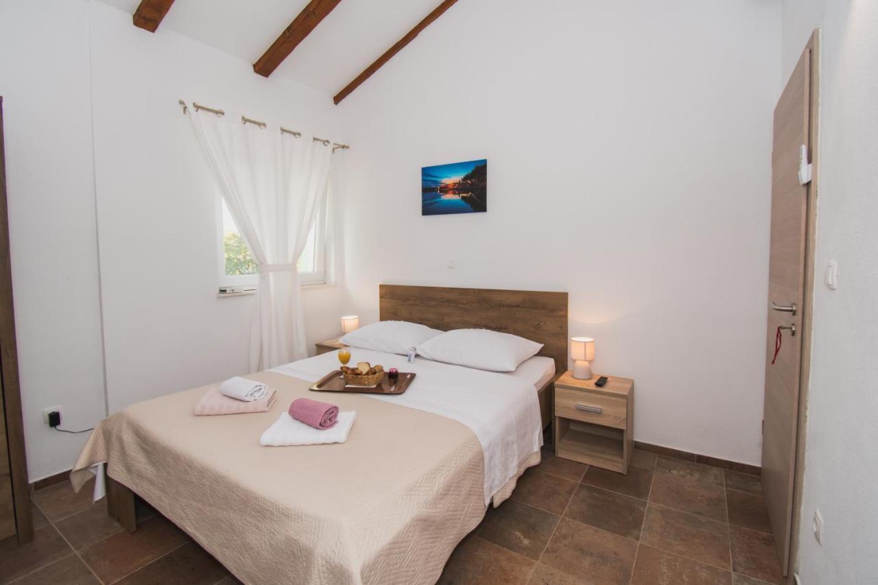 Marcelovi Dvori Bed & Breakfast Pirovac Luaran gambar
