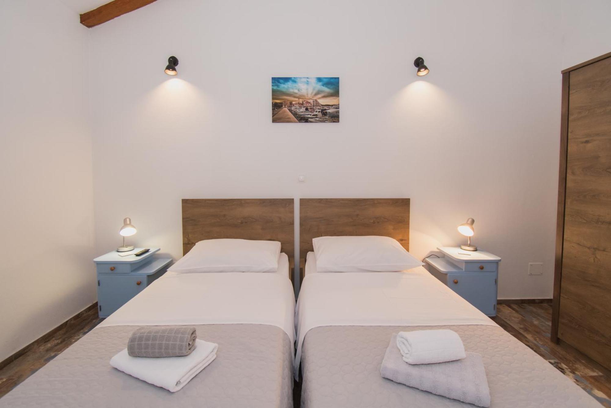 Marcelovi Dvori Bed & Breakfast Pirovac Luaran gambar